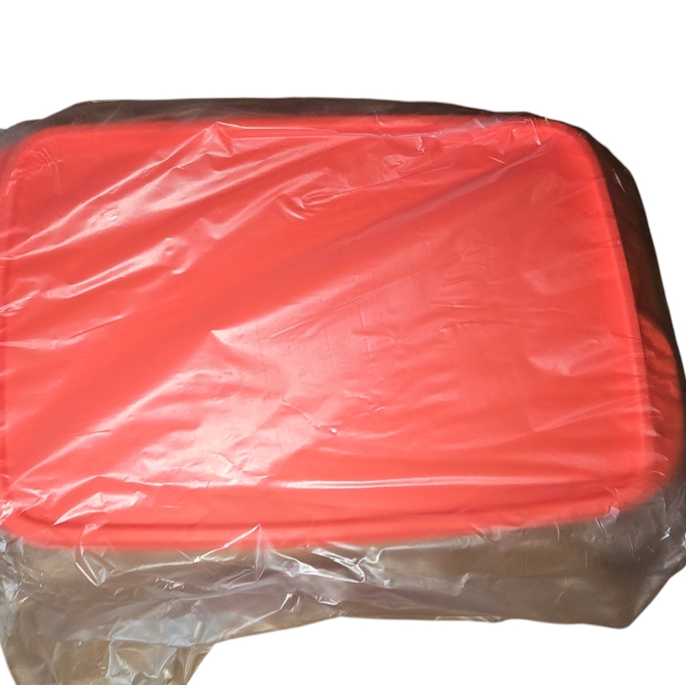 Tupperware Large Divided Lunch-It Container - Picture 3 of 4